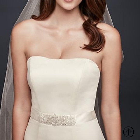 New wedding dress with tags attached - Picture 9 of 11